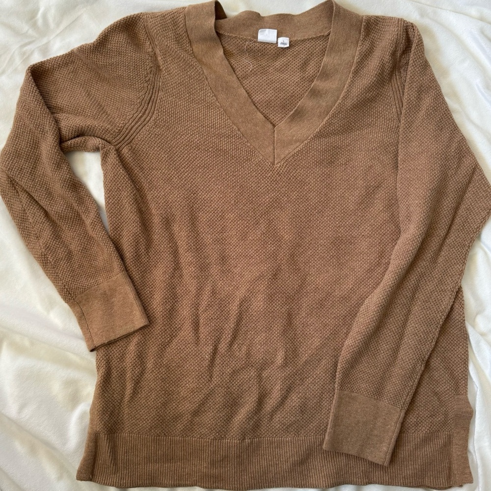 GAP v-neck
